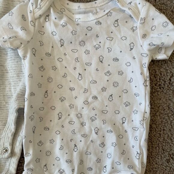 3 pack 3M boys onesie NWOt carters pack different prints on each one - Picture 2 of 5